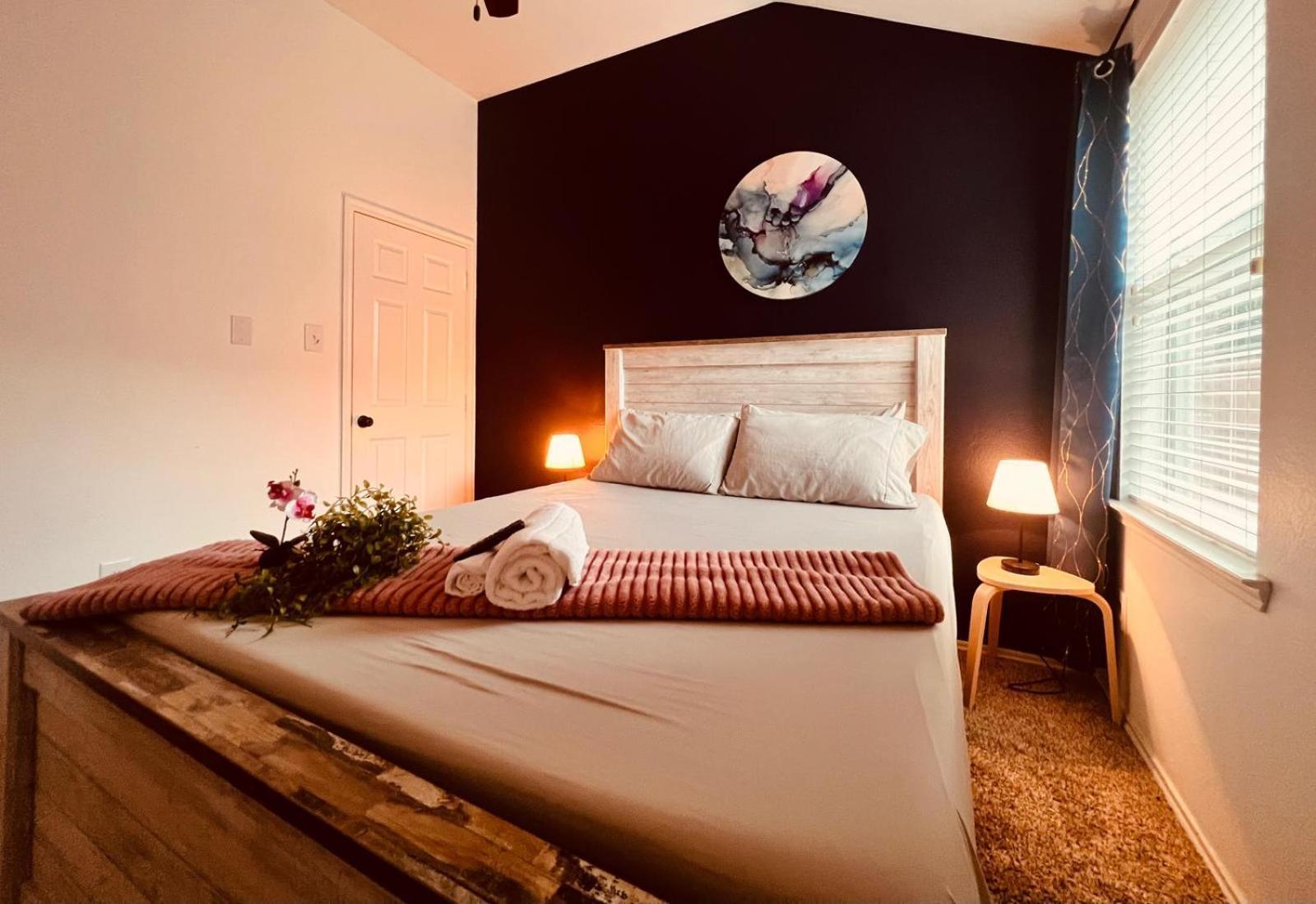 Work, Play & Stay King Bed With Foosball! Aubrey Экстерьер фото